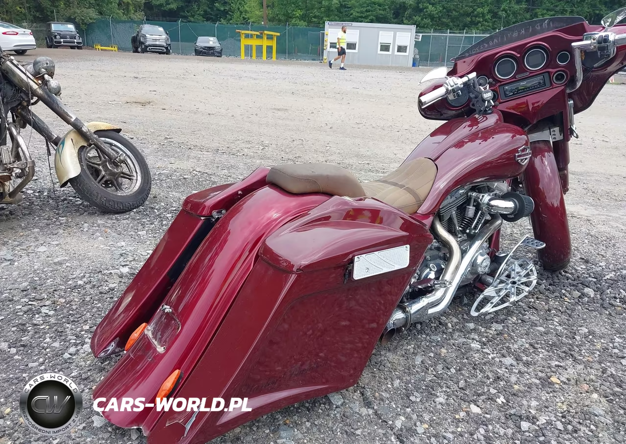 2010 Harley-Davidson Flhx VIN:1HD1KB411AB627016 - 4