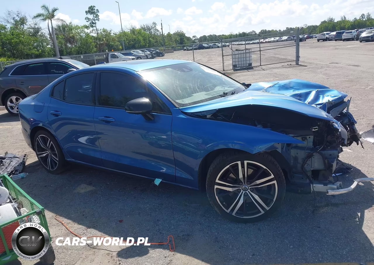 2021 Volvo S60 T5 R-Design – zdjęcie 1 z 17