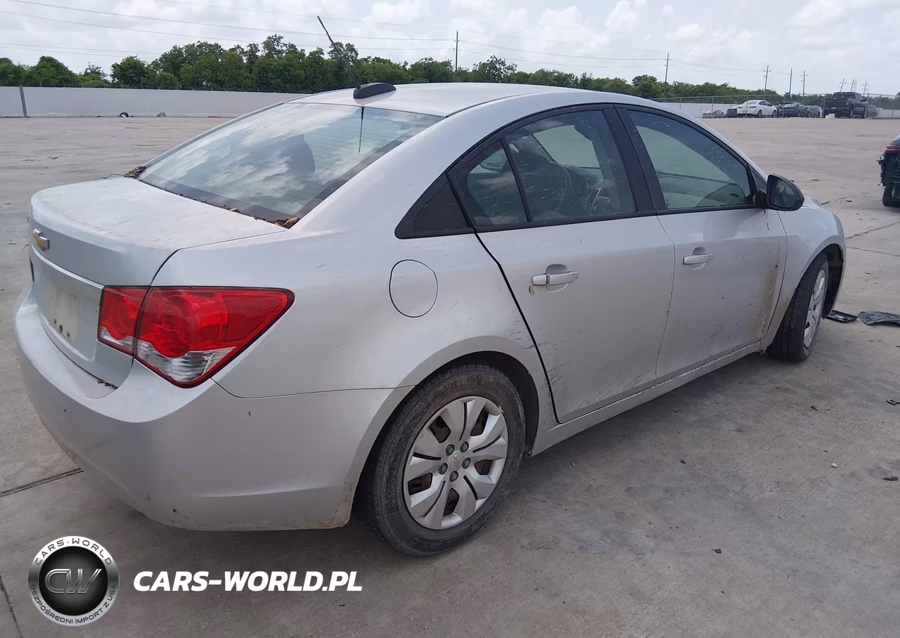 2015 Chevrolet Cruze Ls Auto VIN:1G1PA5SH9F7299430 - 4
