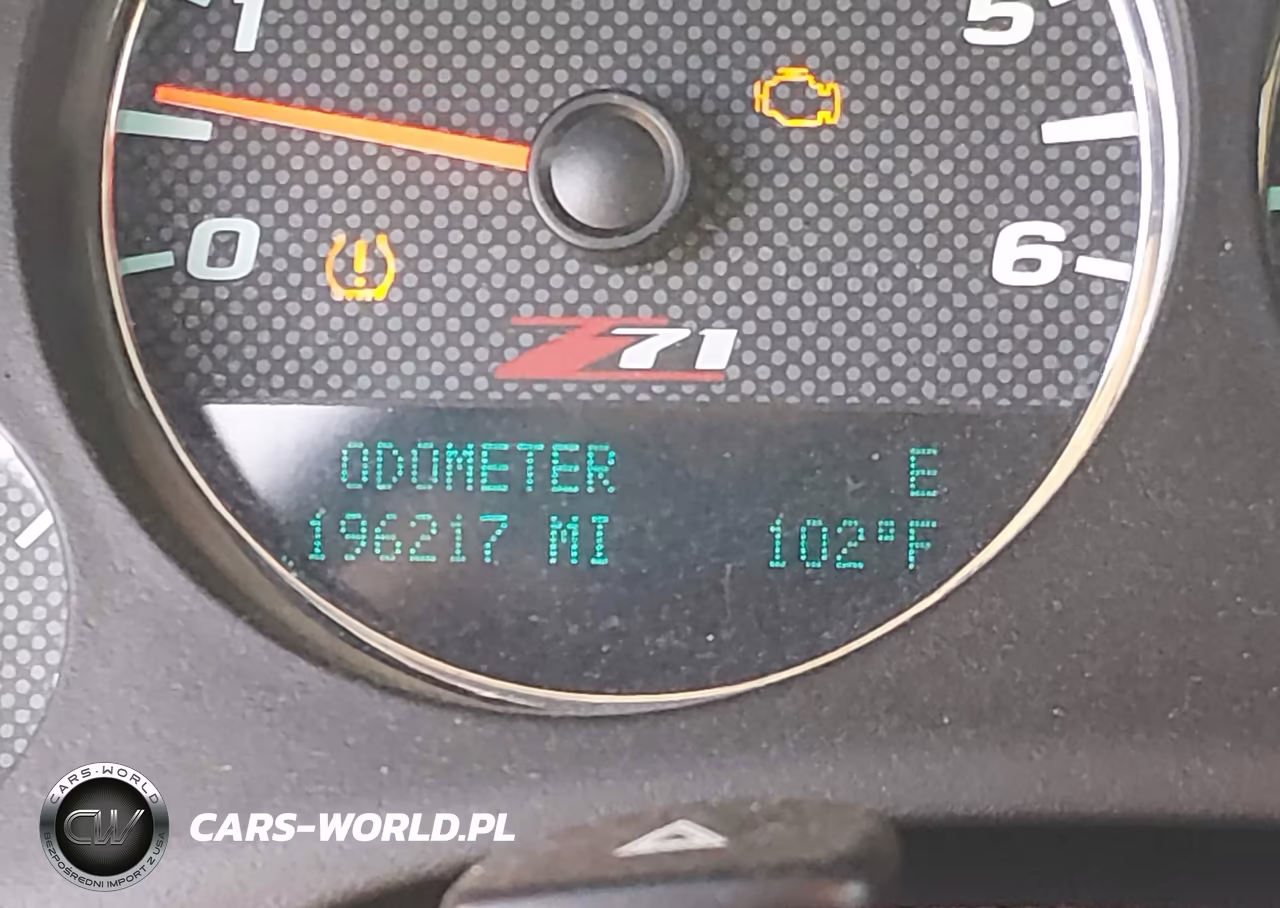 2011 Chevrolet Suburban Lt VIN:1GNSKJE35BR101083 - 15