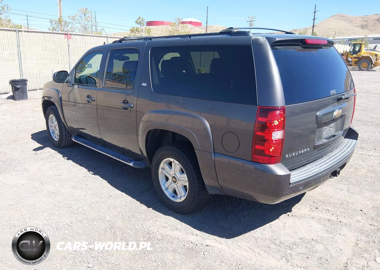 2011 Chevrolet Suburban Lt VIN:1GNSKJE35BR101083 - 3