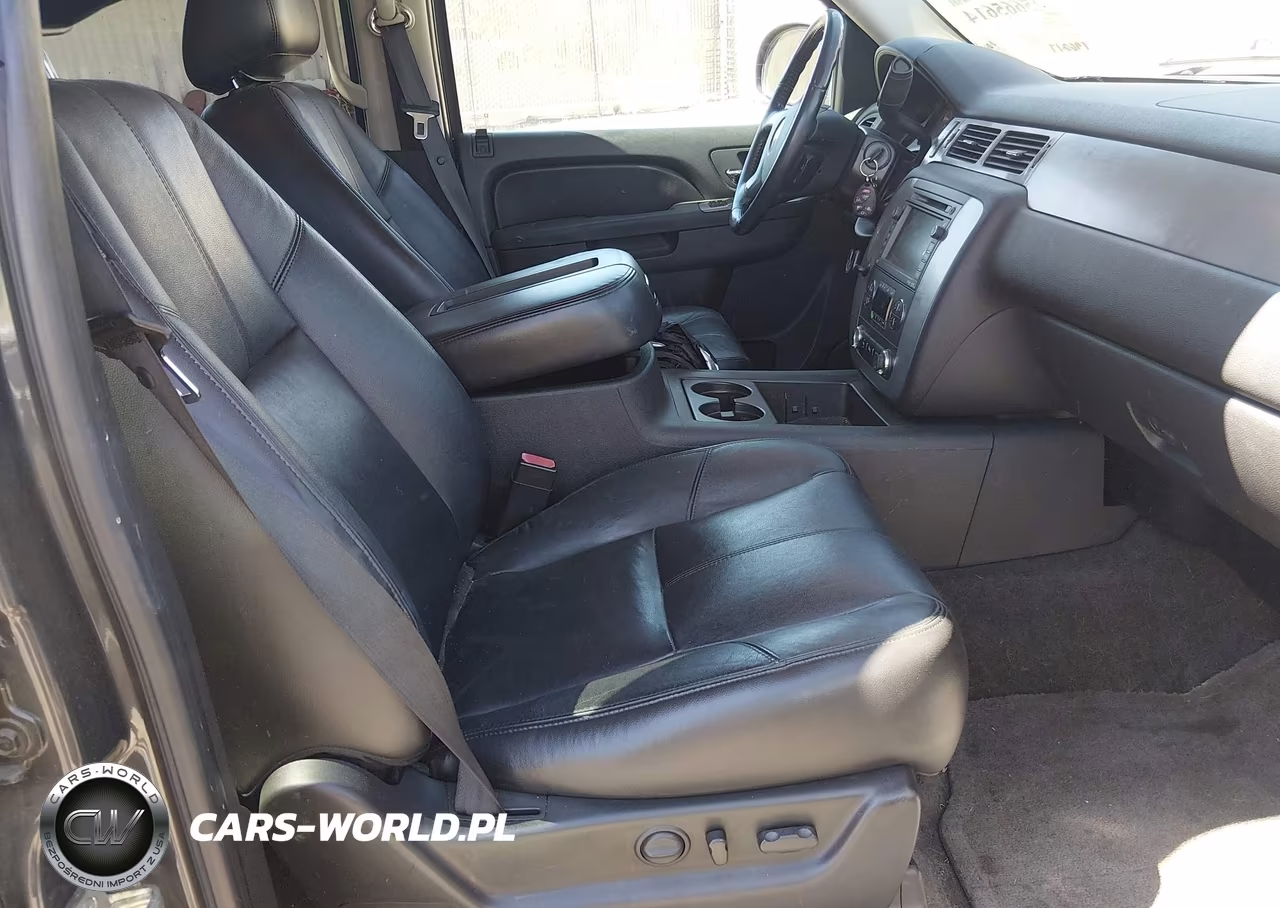 2011 Chevrolet Suburban Lt VIN:1GNSKJE35BR101083 - 5