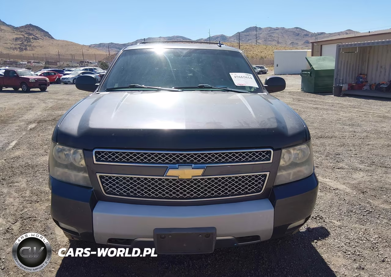 2011 Chevrolet Suburban Lt VIN:1GNSKJE35BR101083 - 6