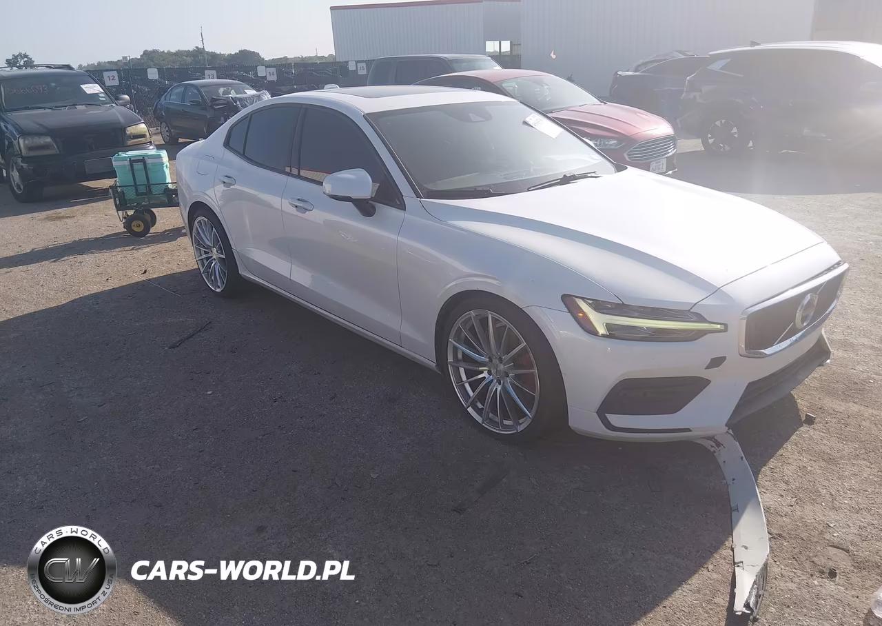 2019 Volvo S60 T6 Momentum