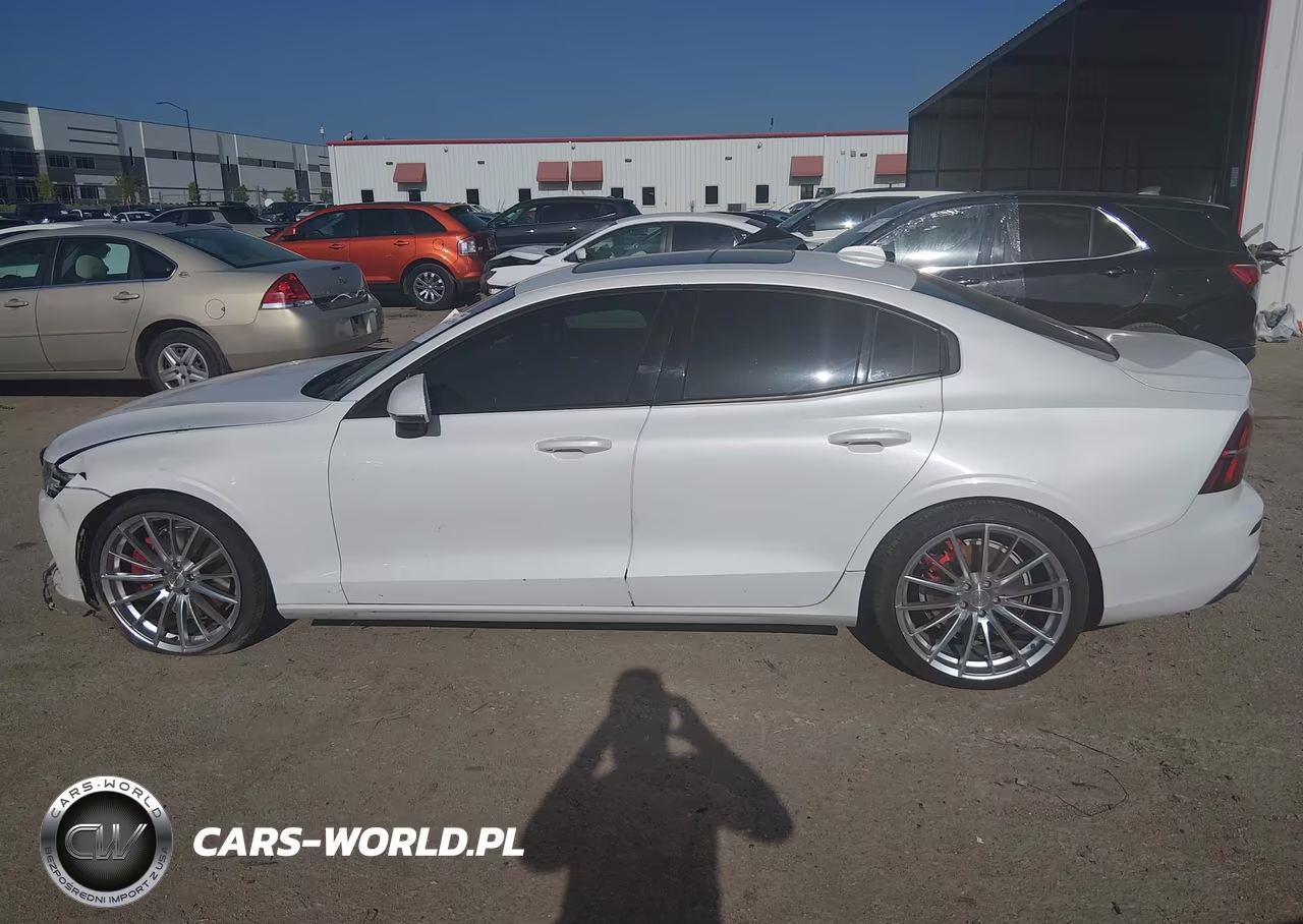 2019 Volvo S60 T6 Momentum VIN:7JRA22TK9KG017978 - 13