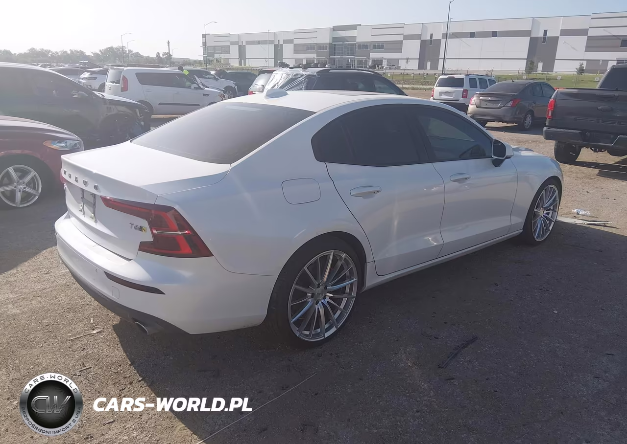 2019 Volvo S60 T6 Momentum VIN:7JRA22TK9KG017978 - 4