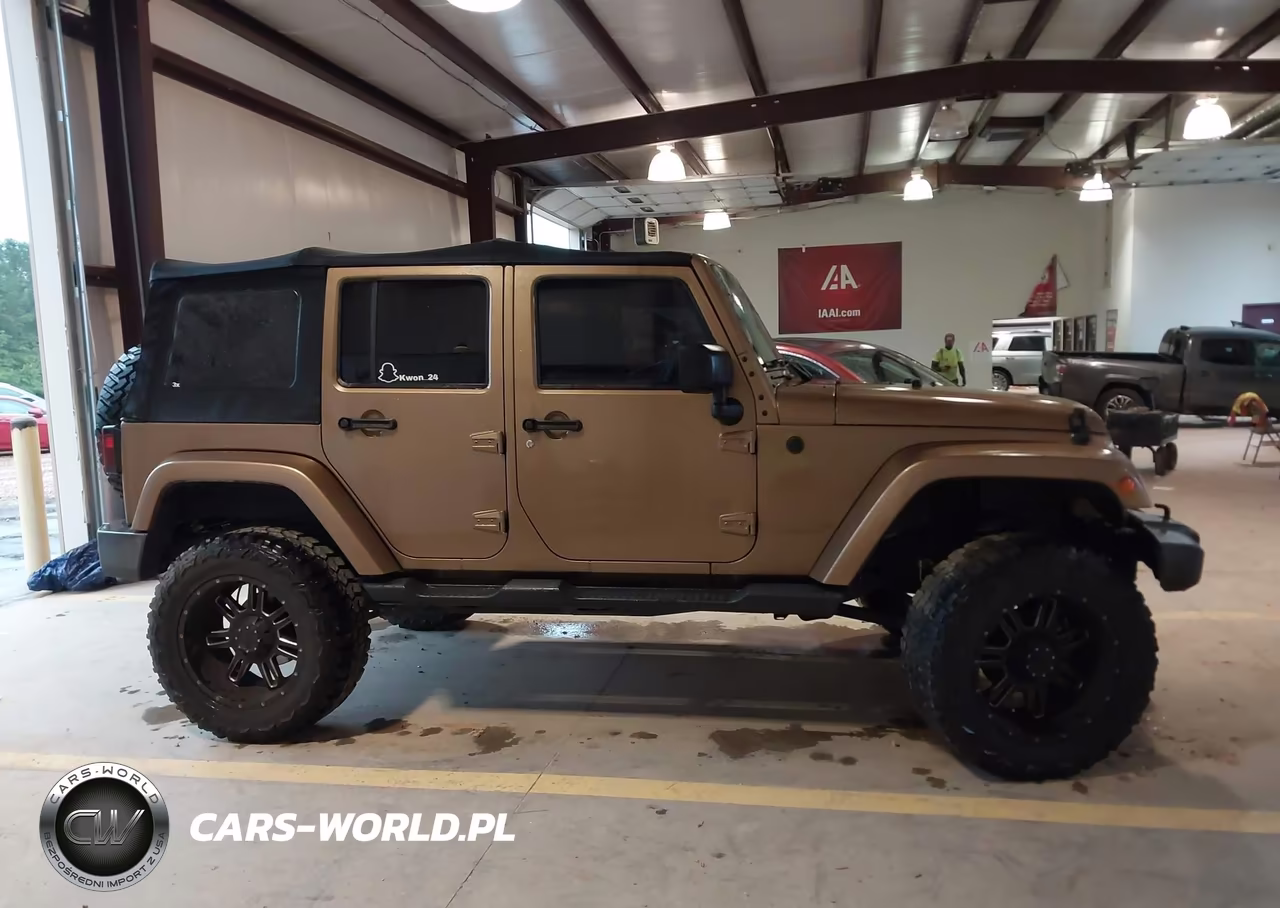 2015 Jeep Wrangler Unlimited Sahara VIN:1C4BJWEG1FL624038 - 13