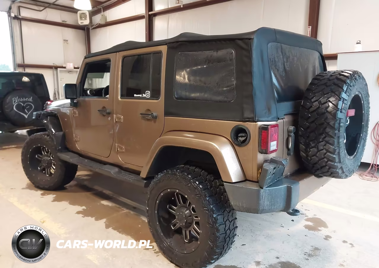 2015 Jeep Wrangler Unlimited Sahara VIN:1C4BJWEG1FL624038 - 3