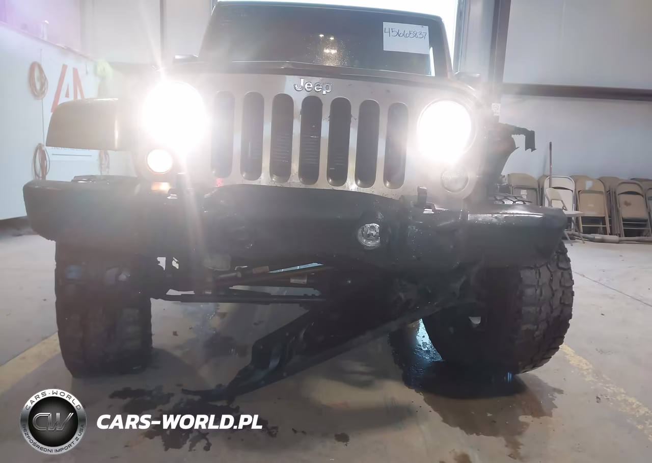 2015 Jeep Wrangler Unlimited Sahara VIN:1C4BJWEG1FL624038 - 6