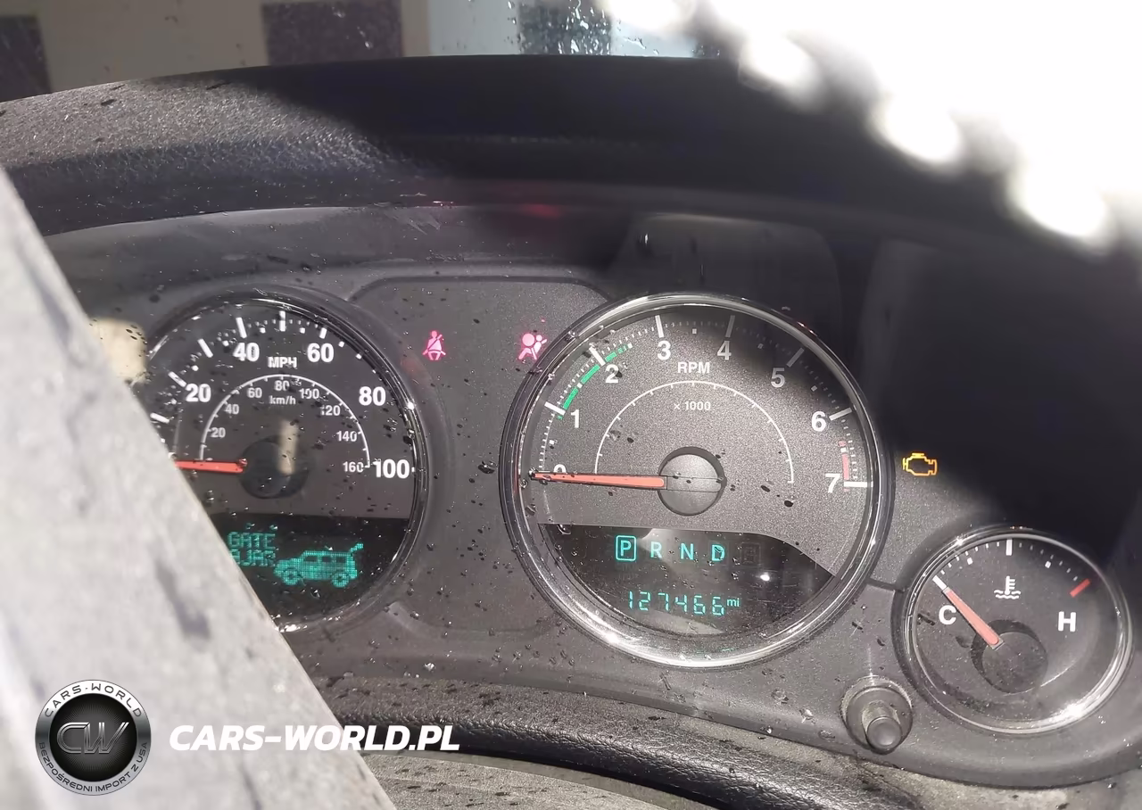 2015 Jeep Wrangler Unlimited Sahara VIN:1C4BJWEG1FL624038 - 7