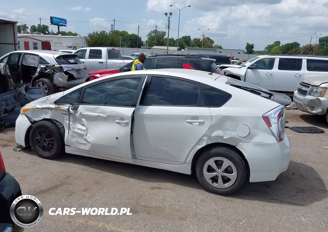 2013 Toyota Prius Two VIN:JTDKN3DU9D0340455 - 14