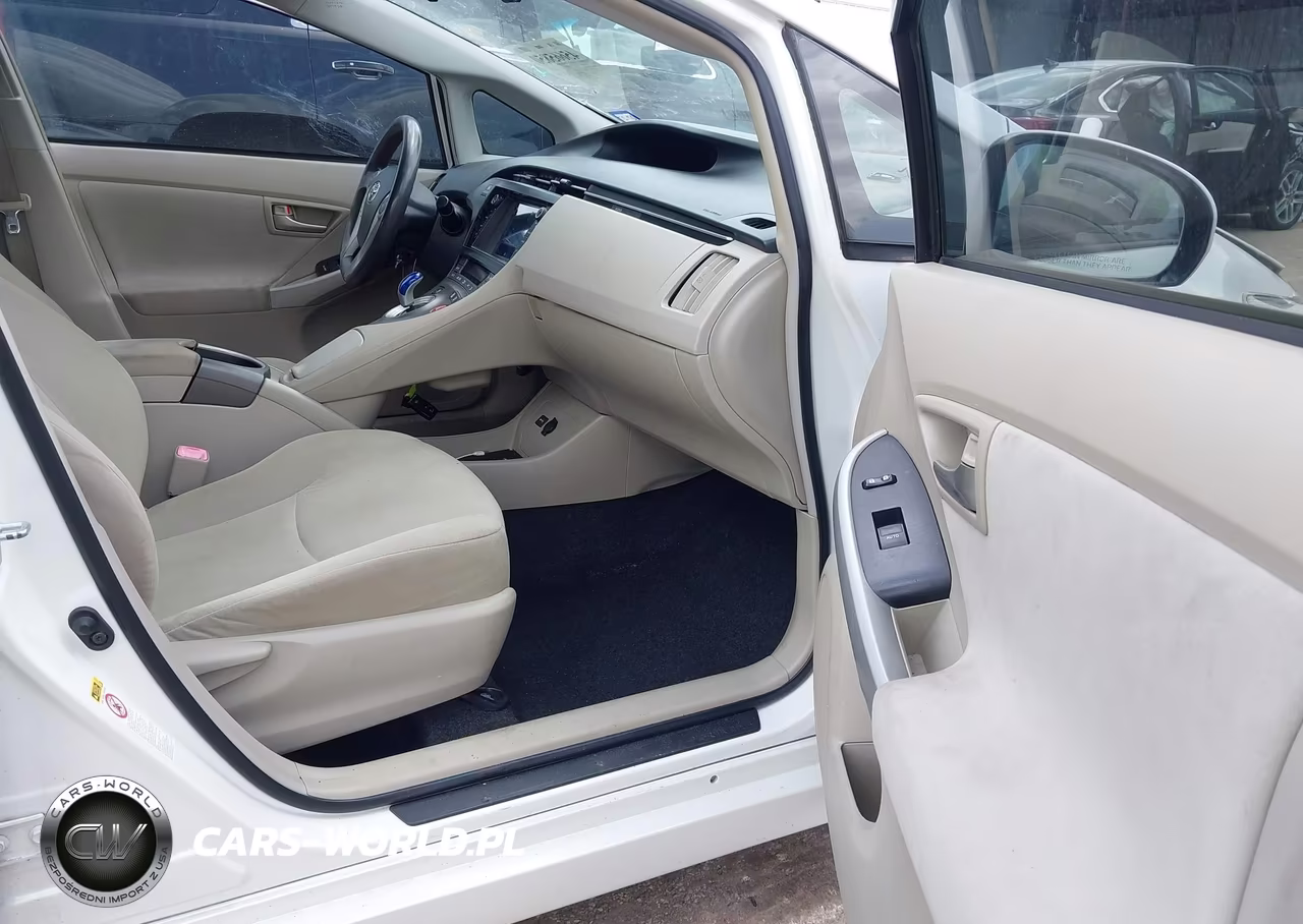 2013 Toyota Prius Two VIN:JTDKN3DU9D0340455 - 5