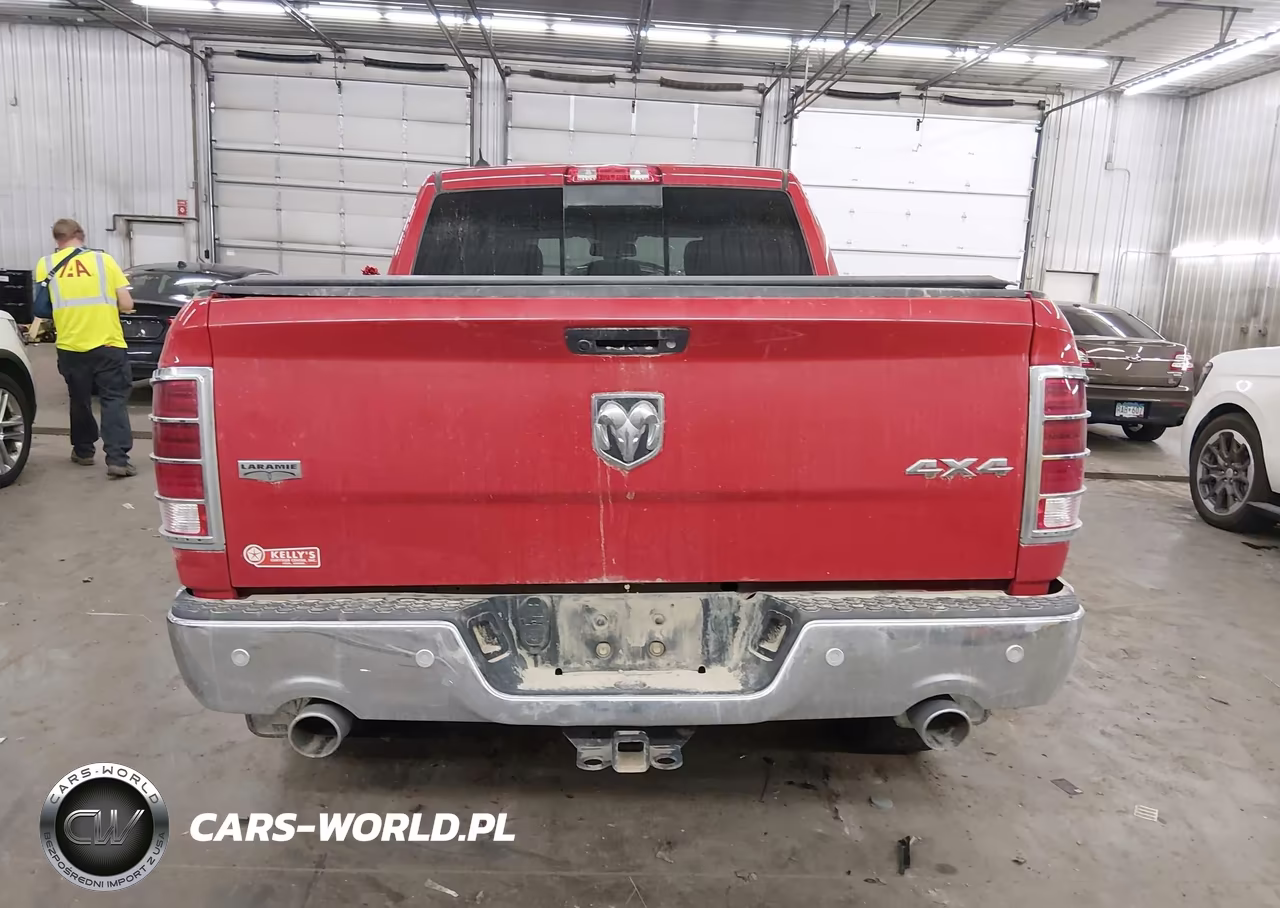 2015 Ram 1500 Laramie VIN:1C6RR7NT1FS752853 - 17