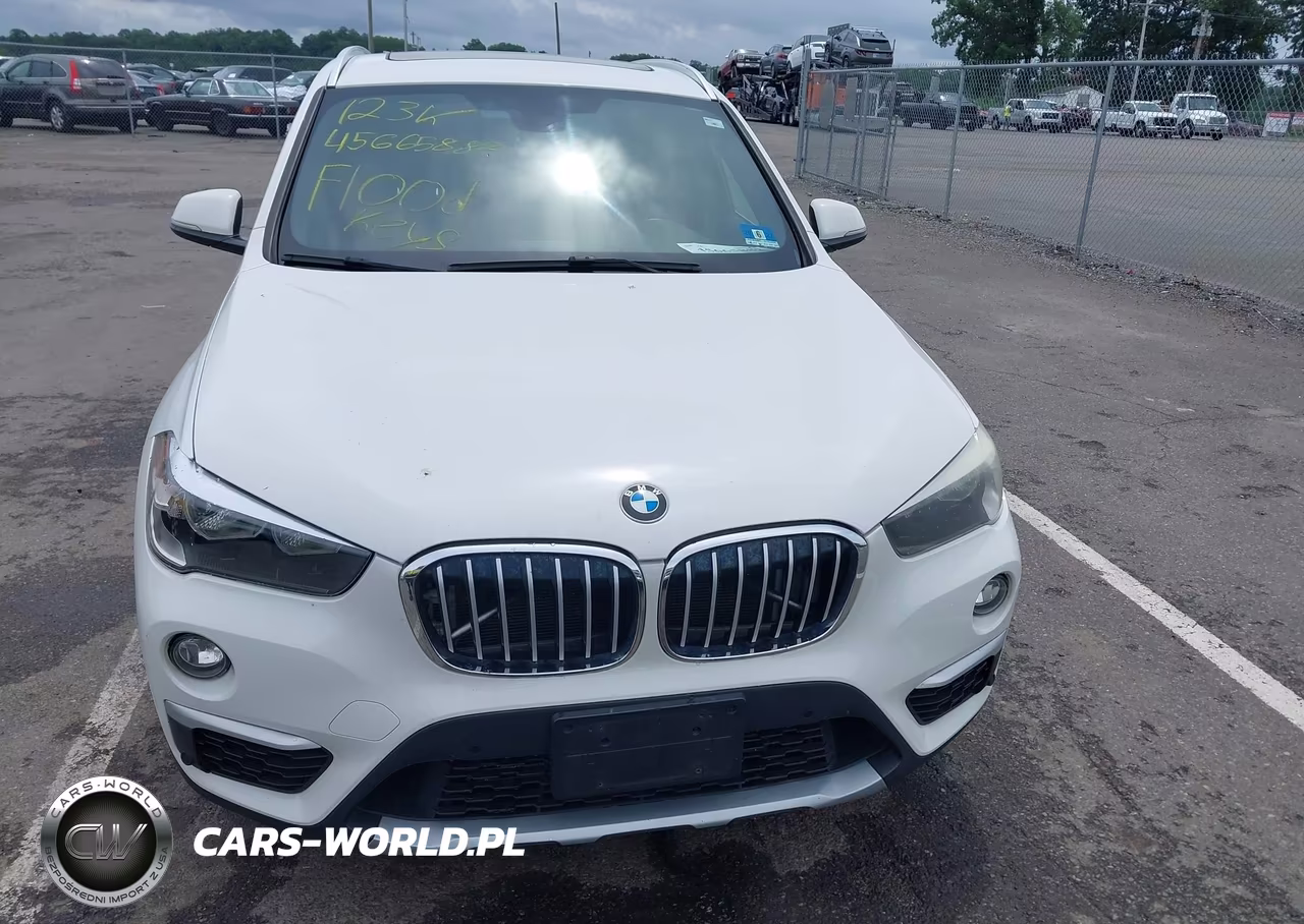2018 BMW X1 xDrive28I VIN:WBXHT3C38J5L30512 - 13
