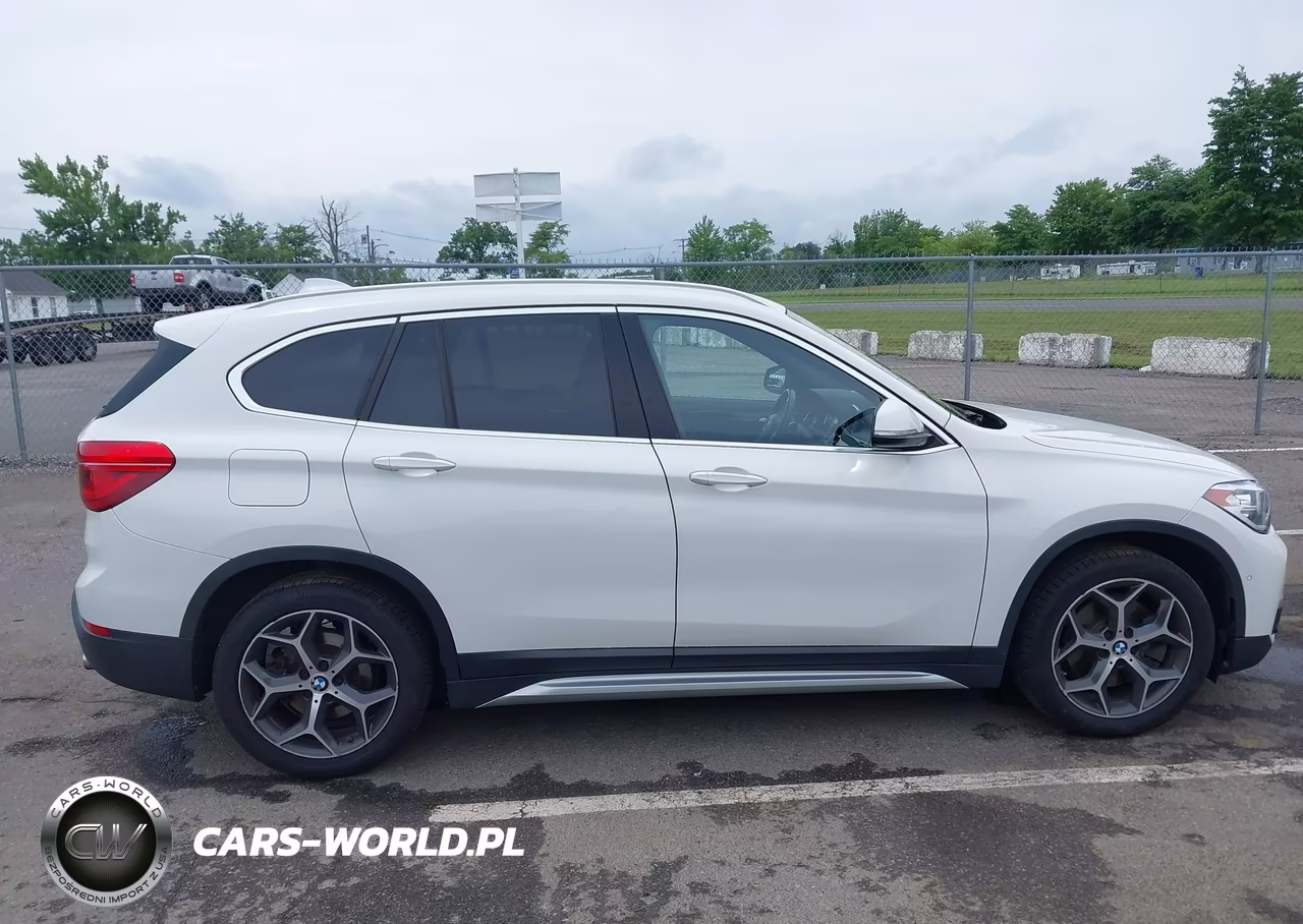 2018 BMW X1 xDrive28I VIN:WBXHT3C38J5L30512 - 14