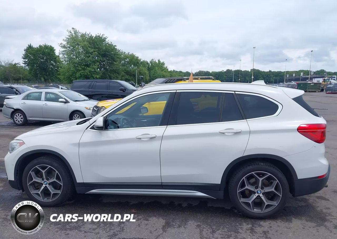 2018 BMW X1 xDrive28I VIN:WBXHT3C38J5L30512 - 16