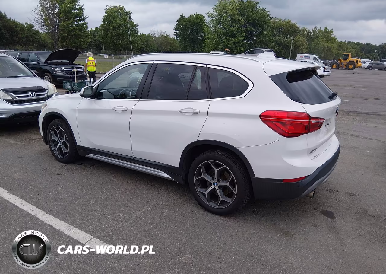 2018 BMW X1 xDrive28I VIN:WBXHT3C38J5L30512 - 3