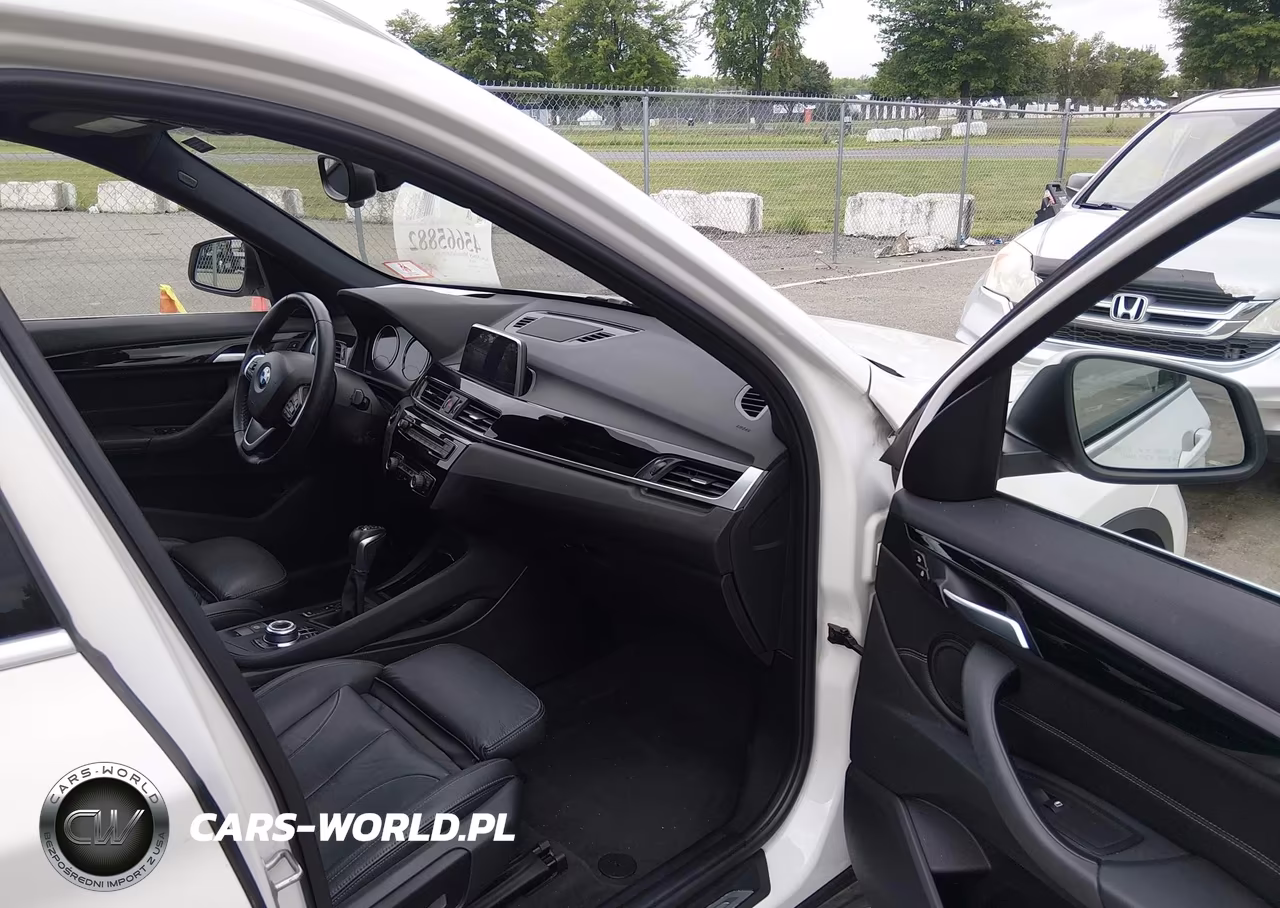 2018 BMW X1 xDrive28I VIN:WBXHT3C38J5L30512 - 5