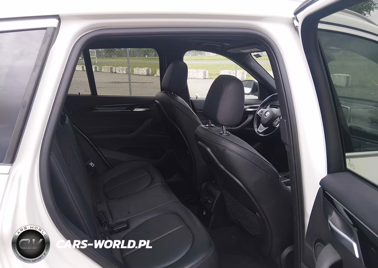 2018 BMW X1 xDrive28I VIN:WBXHT3C38J5L30512 - 8