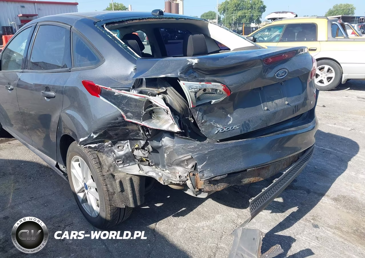 2015 Ford Focus Se VIN:1FADP3F29FL379892 - 6