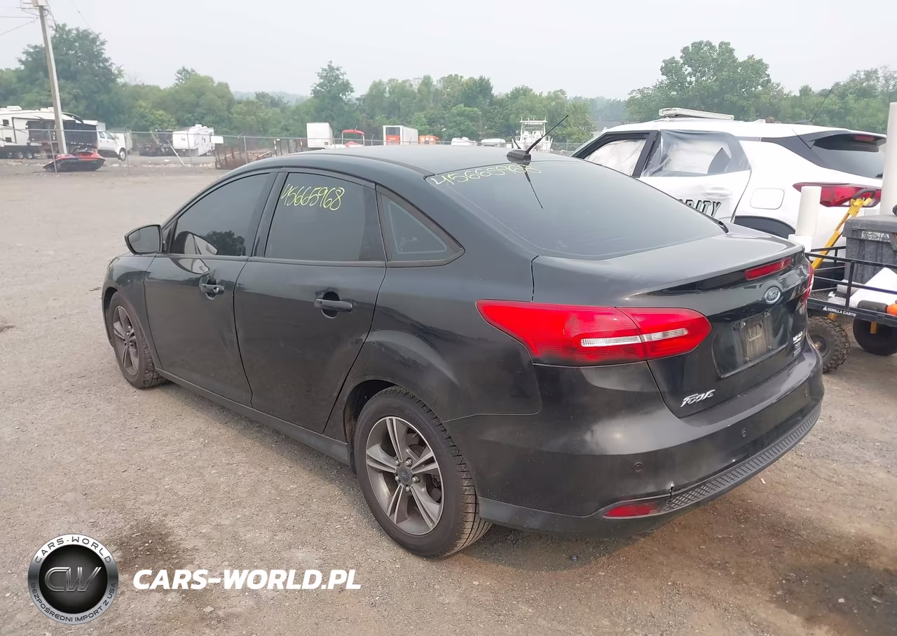 2016 Ford Focus Se VIN:1FADP3FE2GL292802 - 3