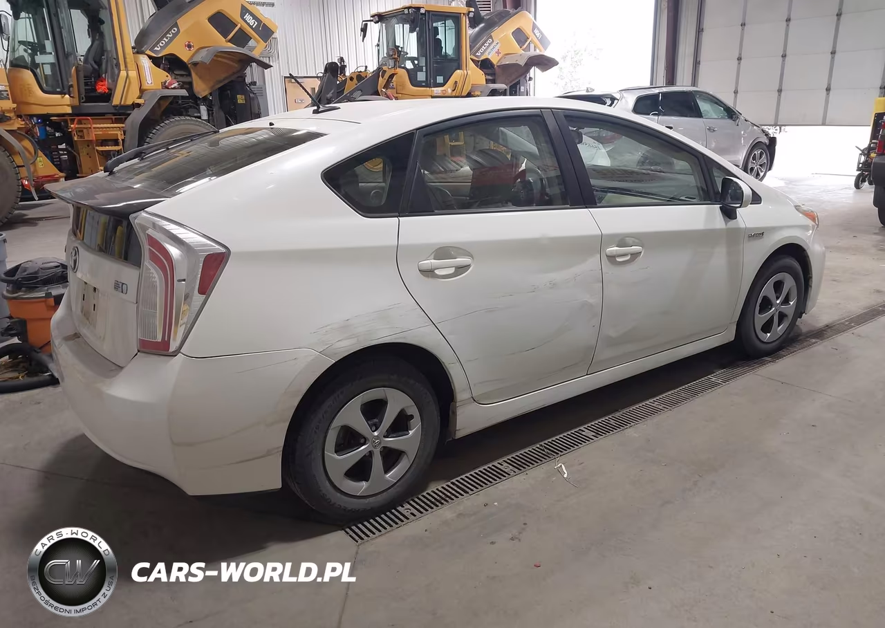2014 Toyota Prius Four VIN:JTDKN3DU2E1750364 - 4
