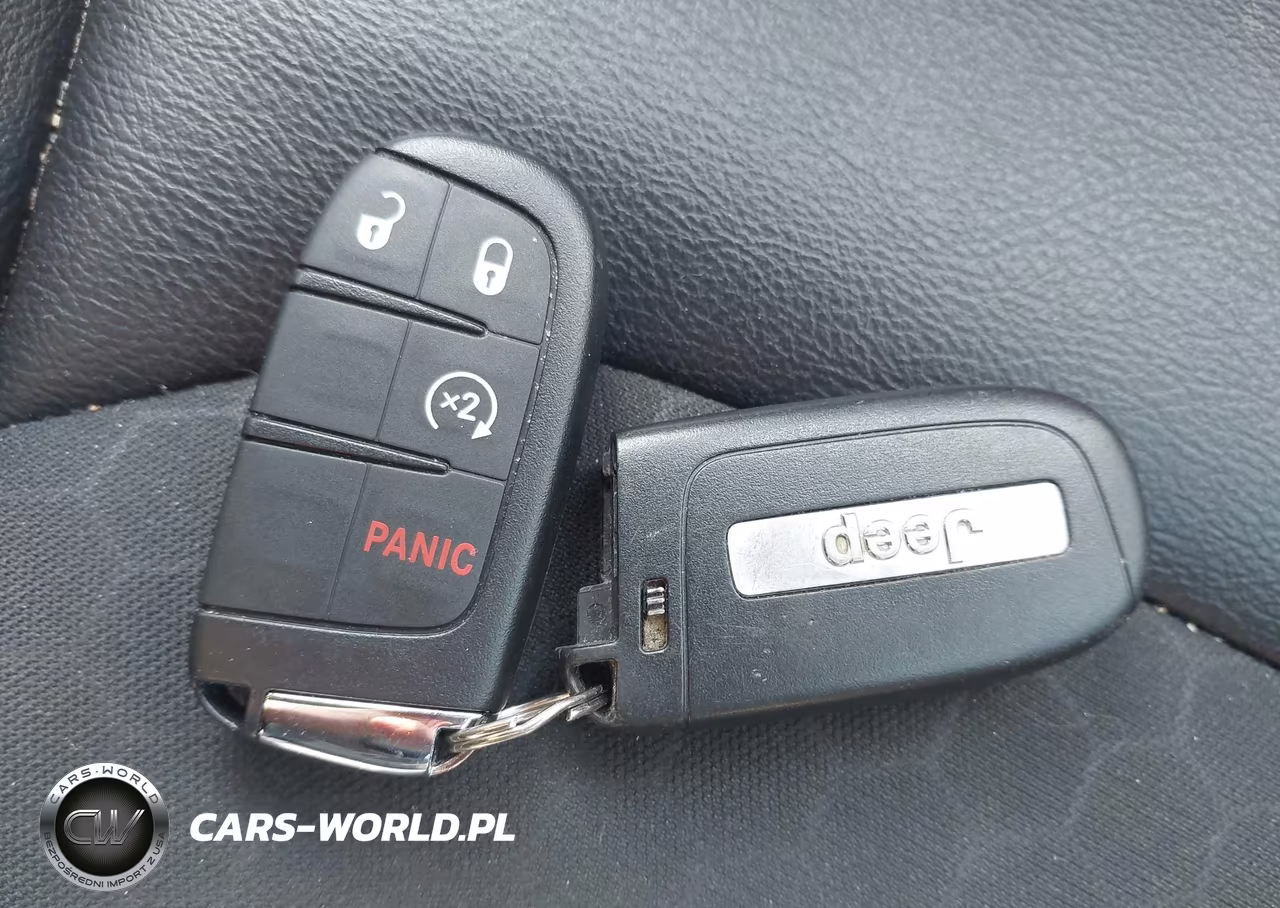 2018 Jeep Compass Latitude 4X4 VIN:3C4NJDBB8JT283826 - 11