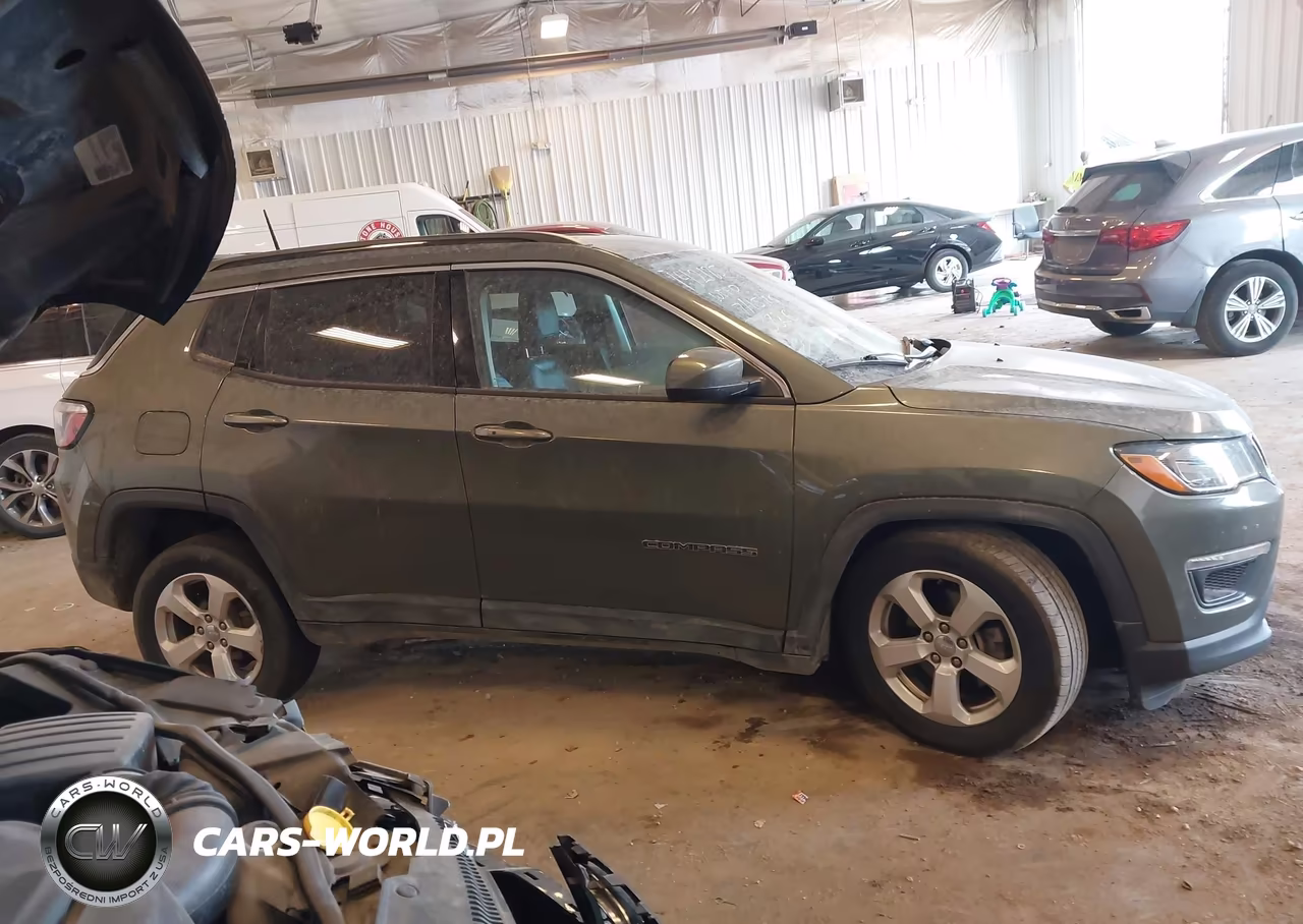 2018 Jeep Compass Latitude 4X4 VIN:3C4NJDBB8JT283826 - 13