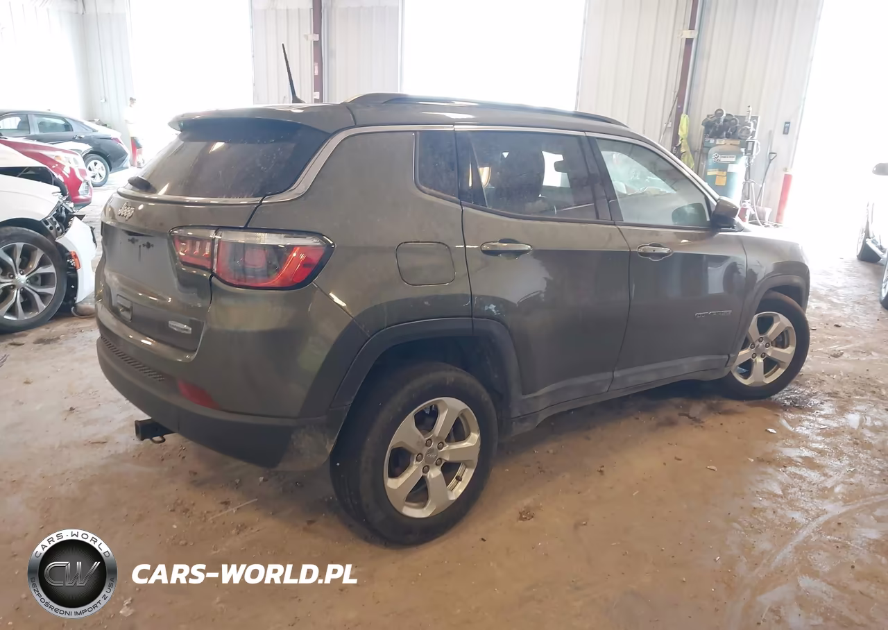 2018 Jeep Compass Latitude 4X4 VIN:3C4NJDBB8JT283826 - 4