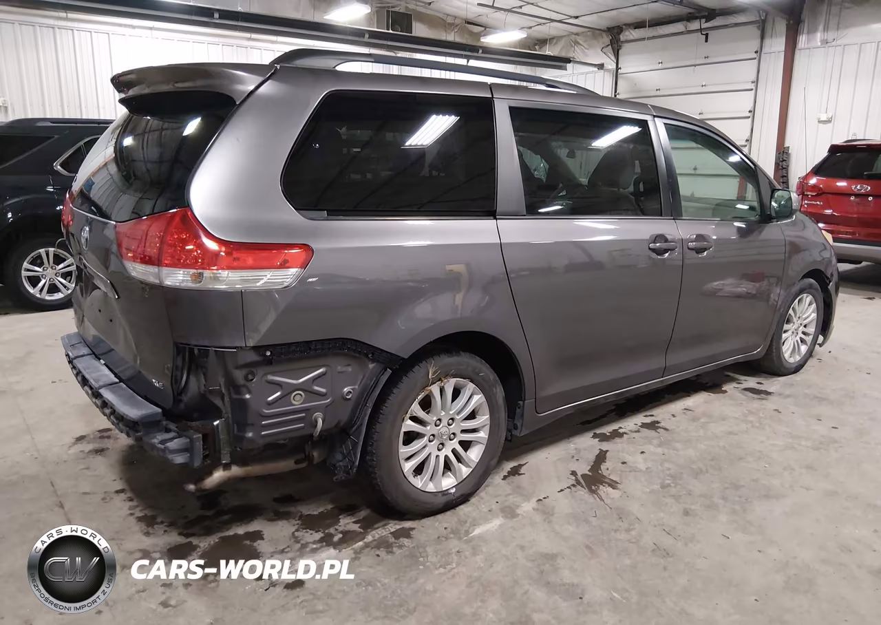 2011 Toyota Sienna Xle V6 VIN:5TDYK3DC6BS015623 - 4