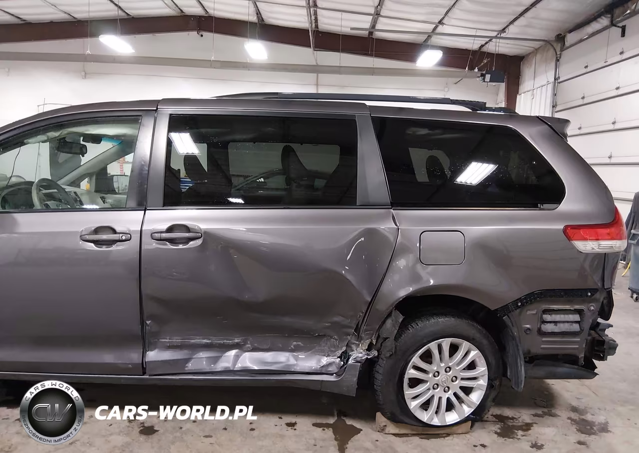 2011 Toyota Sienna Xle V6 VIN:5TDYK3DC6BS015623 - 6