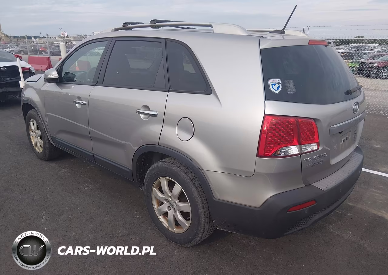 2013 Kia Sorento Lx VIN:5XYKT4A6XDG418320 - 3