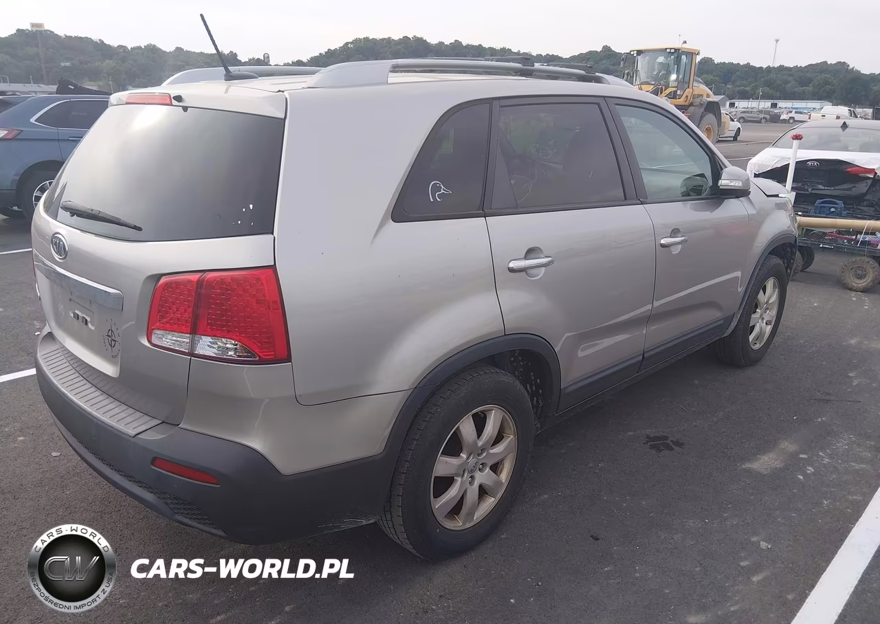 2013 Kia Sorento Lx VIN:5XYKT4A6XDG418320 - 4