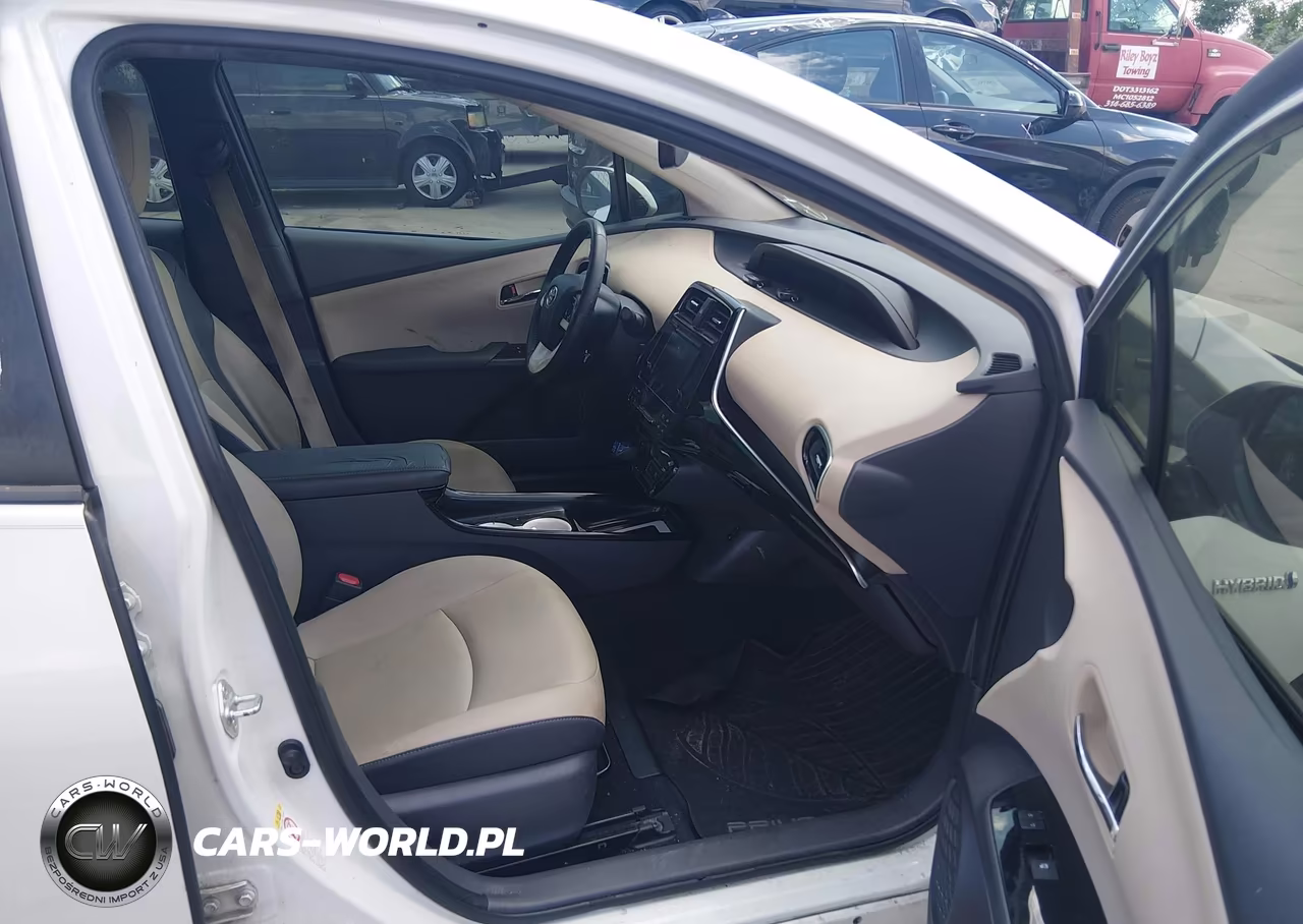 2016 Toyota Prius Four VIN:JTDKARFU4G3006591 - 5