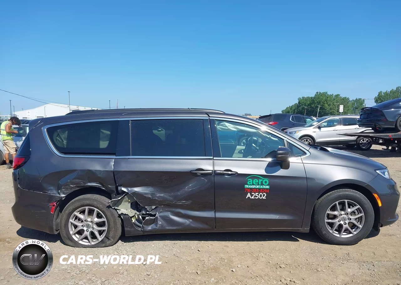 2022 Chrysler Pacifica Touring L VIN:2C4RC1BG2NR179055 - 13