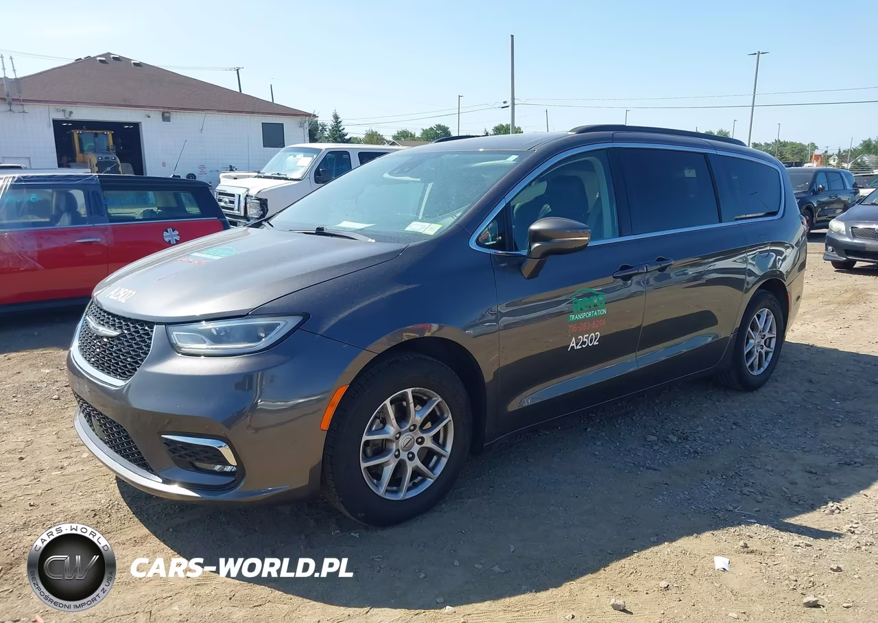 2022 Chrysler Pacifica Touring L VIN:2C4RC1BG2NR179055 - 2