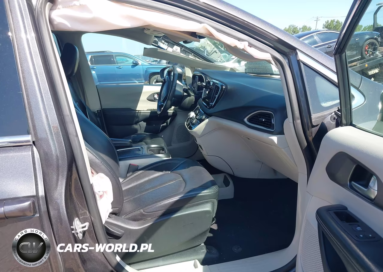 2022 Chrysler Pacifica Touring L VIN:2C4RC1BG2NR179055 - 5