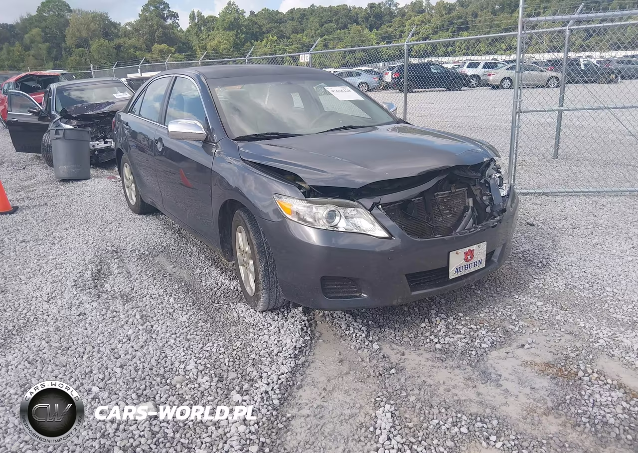 2011 Toyota Camry Le – zdjęcie 1 z 11