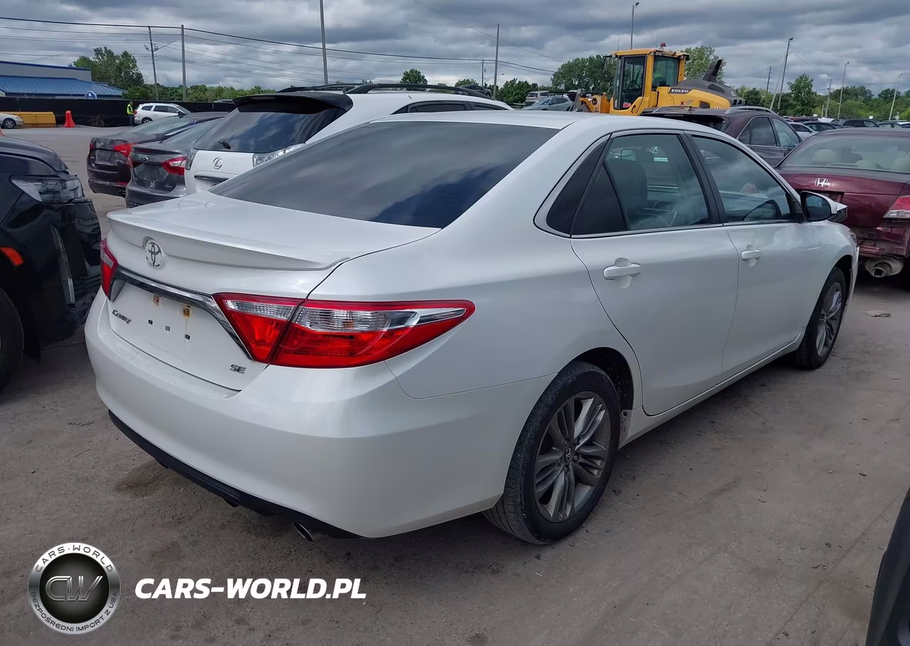2017 Toyota Camry Se VIN:4T1BF1FK9HU360342 - 4