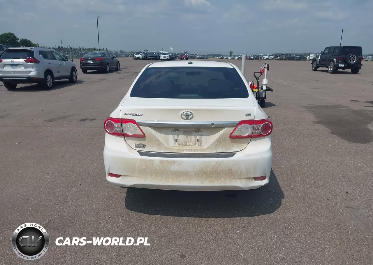2011 Toyota Corolla Le VIN:JTDBU4EE3BJ099807 - 17