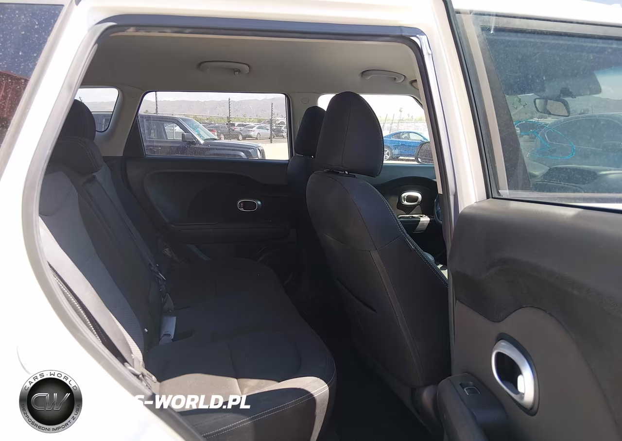 2018 Kia Soul + VIN:KNDJP3A59J7530004 - 8