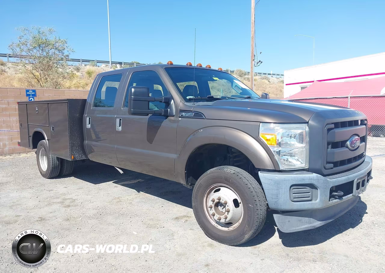 2016 Ford F-350 Chassis Xl