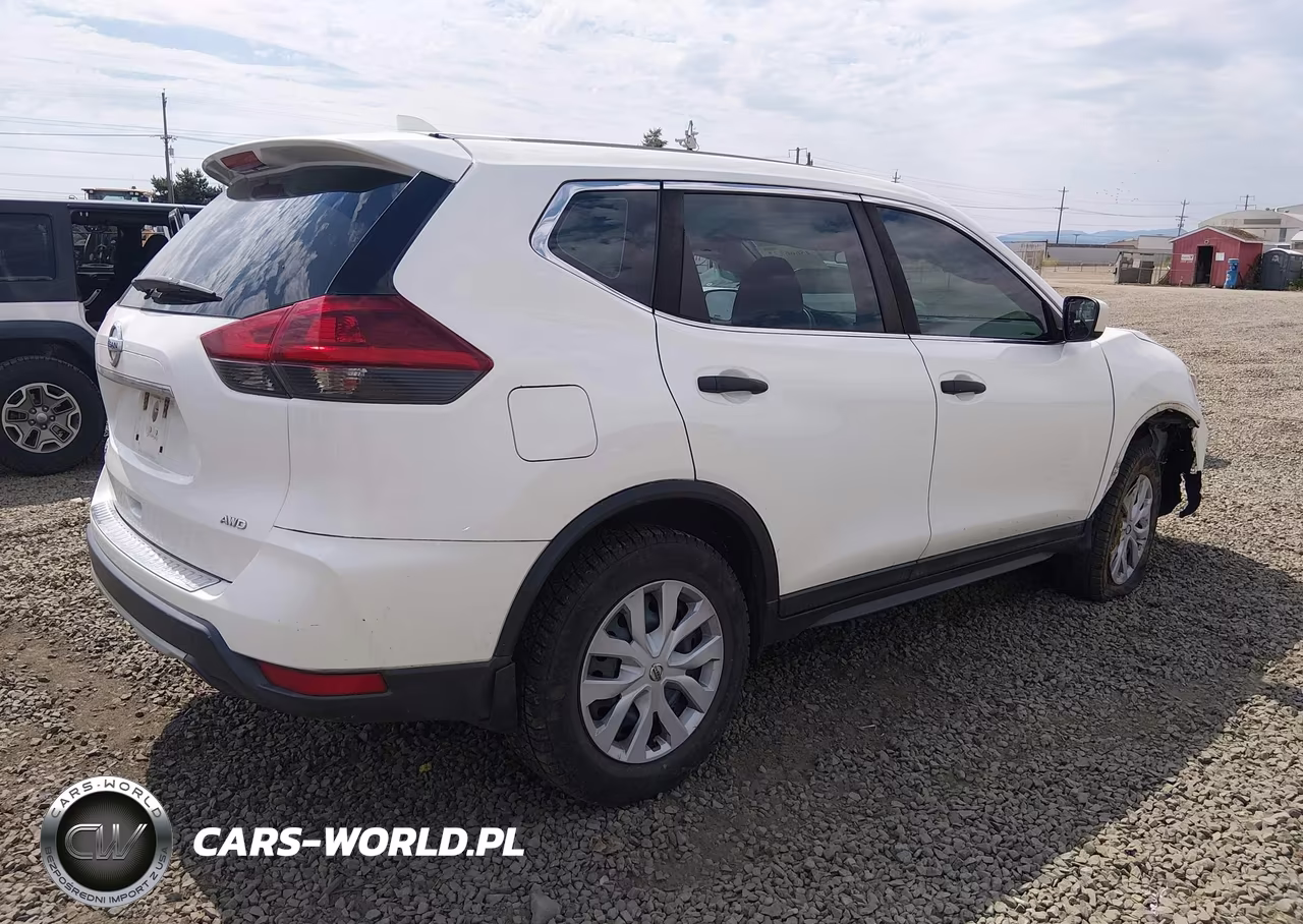 2018 Nissan Rogue S VIN:5N1AT2MV7JC726415 - 4