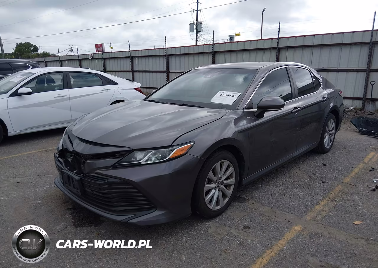 2018 Toyota Camry Le VIN:4T1B11HKXJU143335 - 2