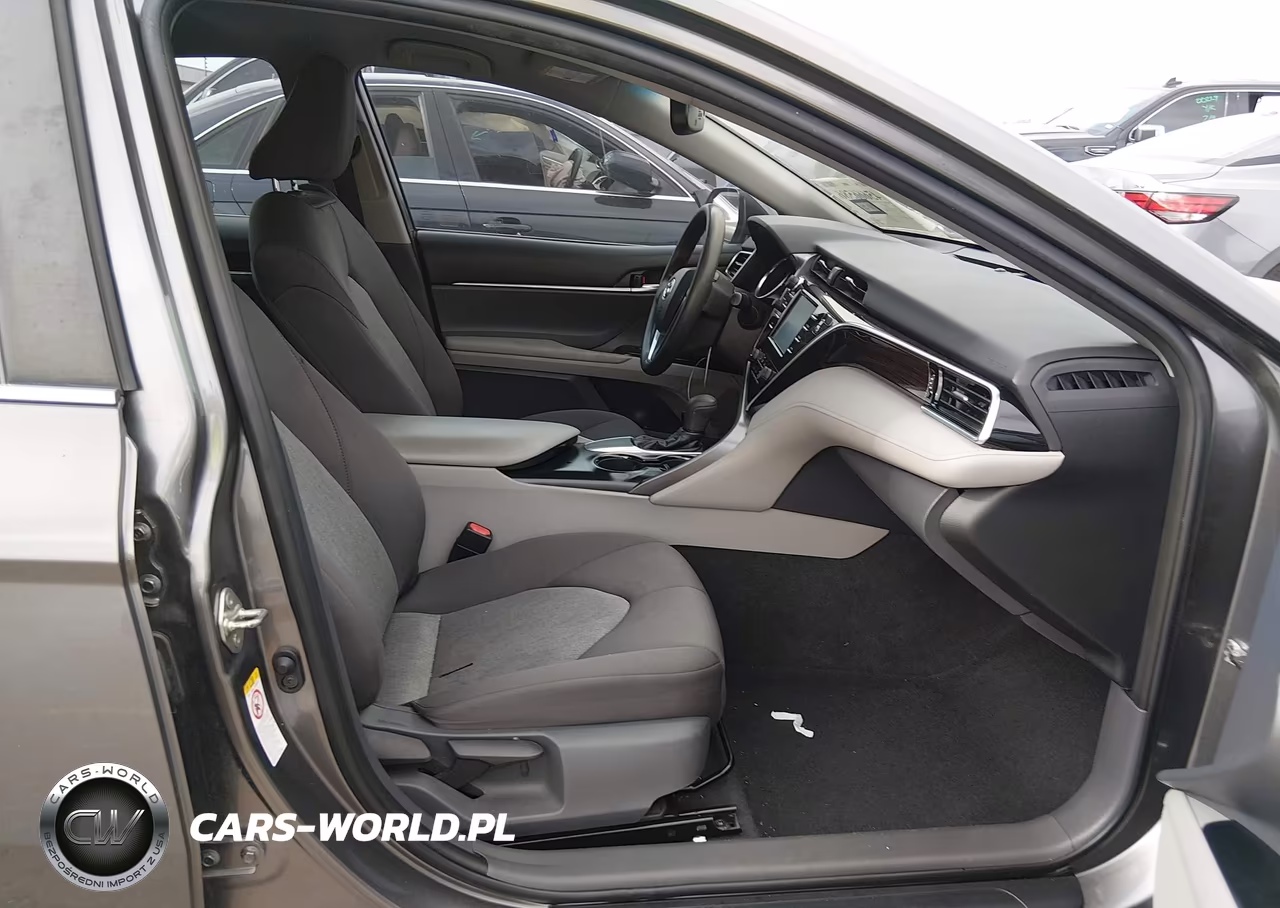 2018 Toyota Camry Le VIN:4T1B11HKXJU143335 - 5