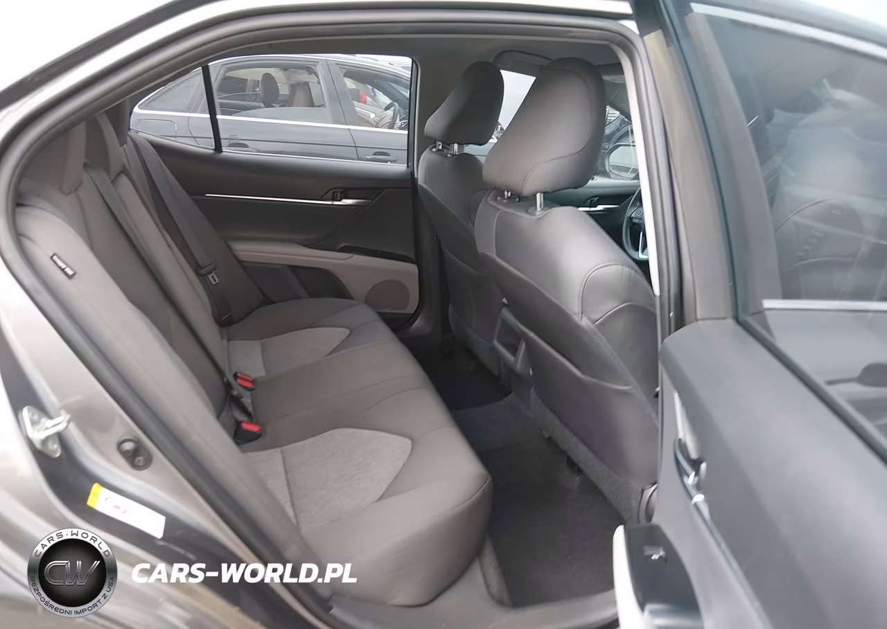 2018 Toyota Camry Le VIN:4T1B11HKXJU143335 - 8