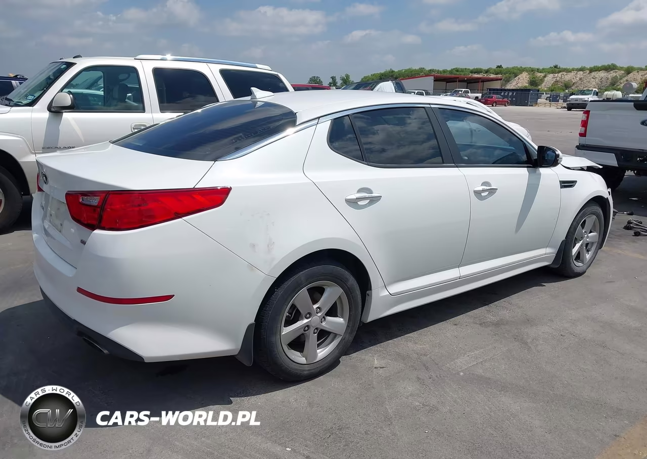 2015 Kia Optima Lx VIN:5XXGM4A71FG370726 - 4