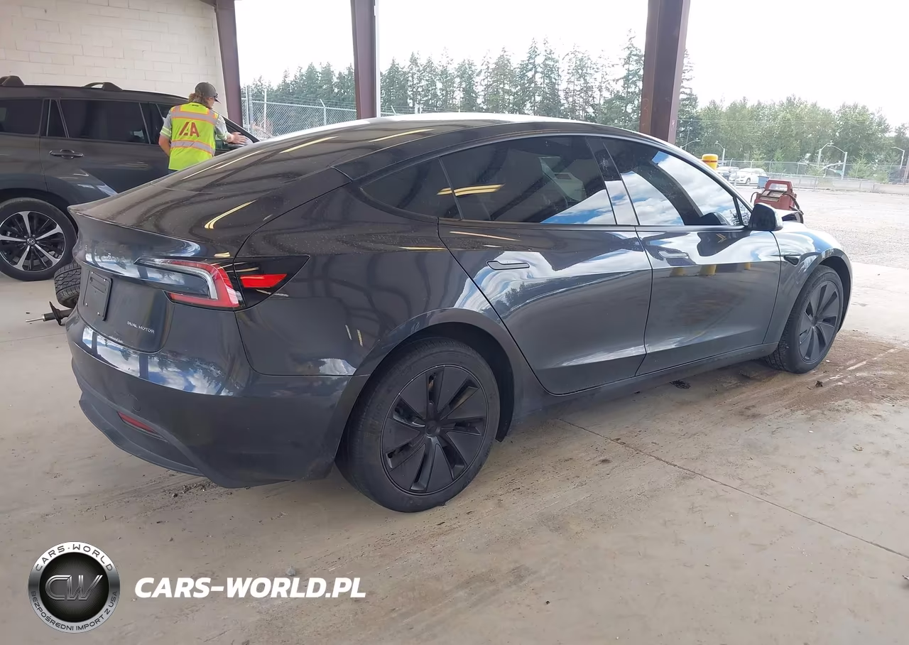 2025 Tesla Model 3 Long Range All-Wheel Drive VIN:5YJ3E1EB1SF885084 - 4