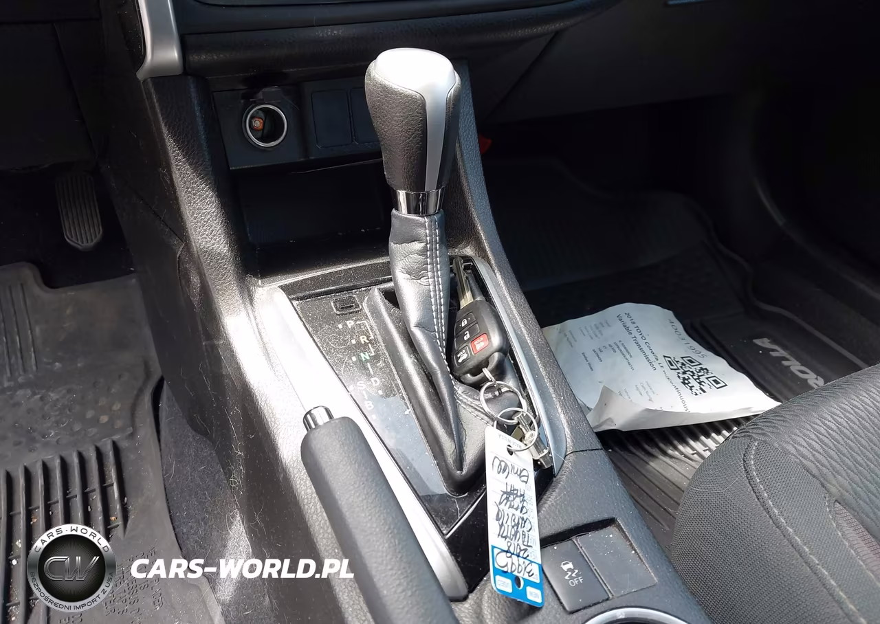 2018 Toyota Corolla Le VIN:5YFBURHEXJP746741 - 11