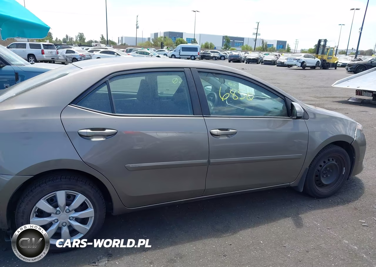2018 Toyota Corolla Le VIN:5YFBURHEXJP746741 - 14